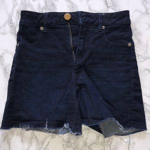AE super stretch shorts in dark wash